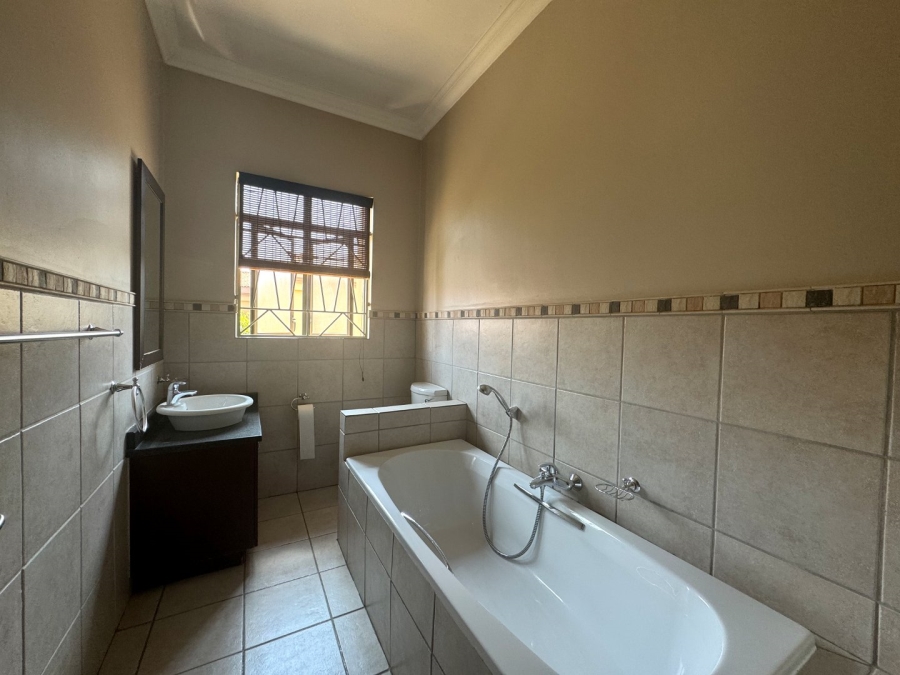 To Let 3 Bedroom Property for Rent in Xanadu North West